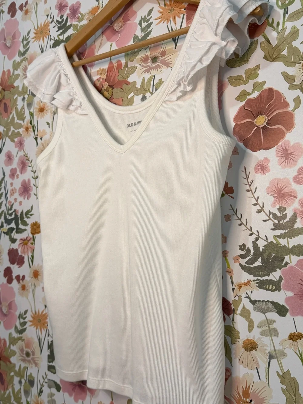 Old Navy White Ruffle-Shoulder Tank Top - Picture 15 of 15